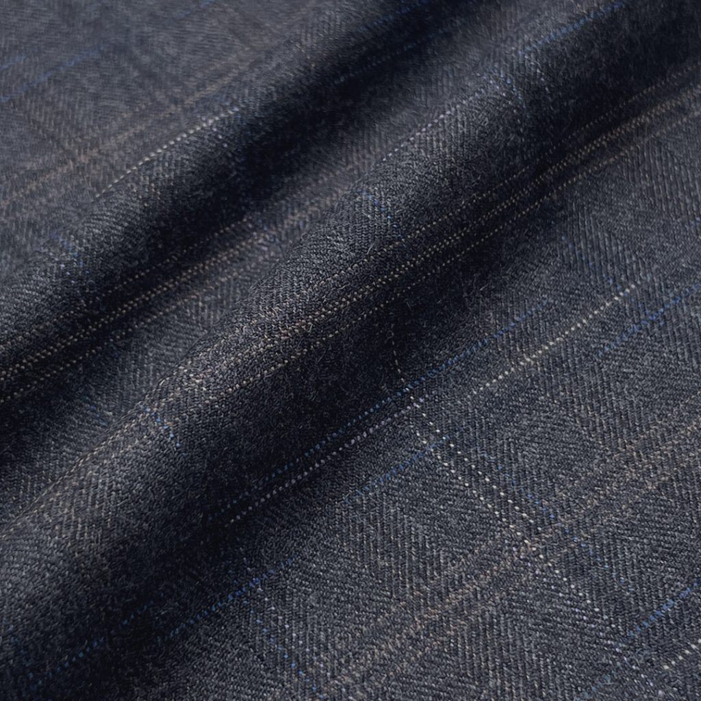 323g/m (6.4oz) 90% Polyester 8% Viscose 2% Spandex Suit Fine Smooth Hand Feel Fabric Blazer 31848