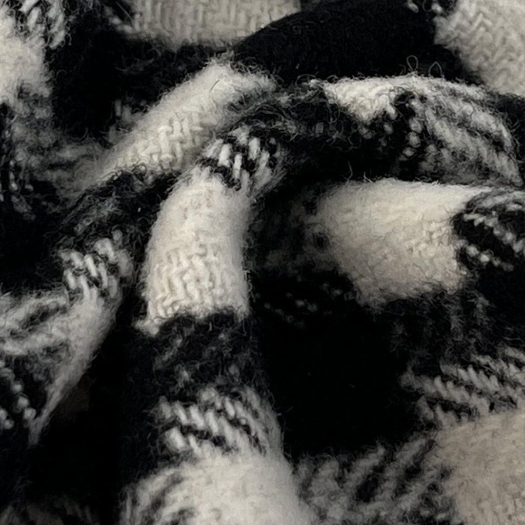 600gsm (21.2 oz) 20% Wool 80% Polyester Tweed Plaid Fuzzy Hand Feel Fabric Blanket Coat Shawl