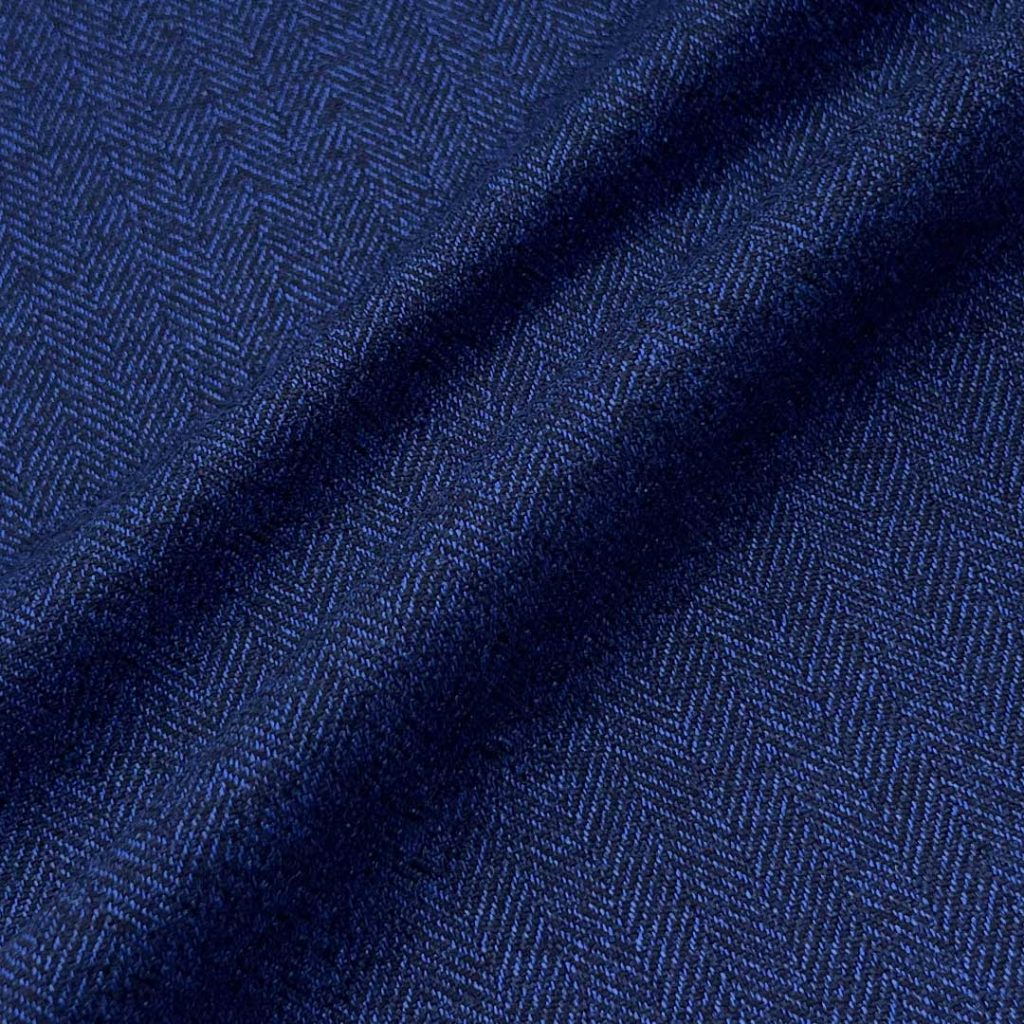 385g/m (7.6oz) 71% Polyester 29% Viscose Suit Crisp Hand Feel Drapey Fabric Blazer 30859