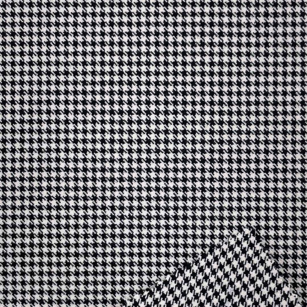 435g/m (8.6oz) 80% Polyester 16% Viscose 4% Spandex Suit Crisp Hand Feel Drapey Fabric Blazer 31546