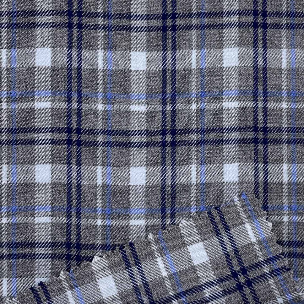 420g/m (8.3oz) 85% Polyester 15% Viscose Suit Drapey Crisp Hand Feel Fabric Blazer 31653