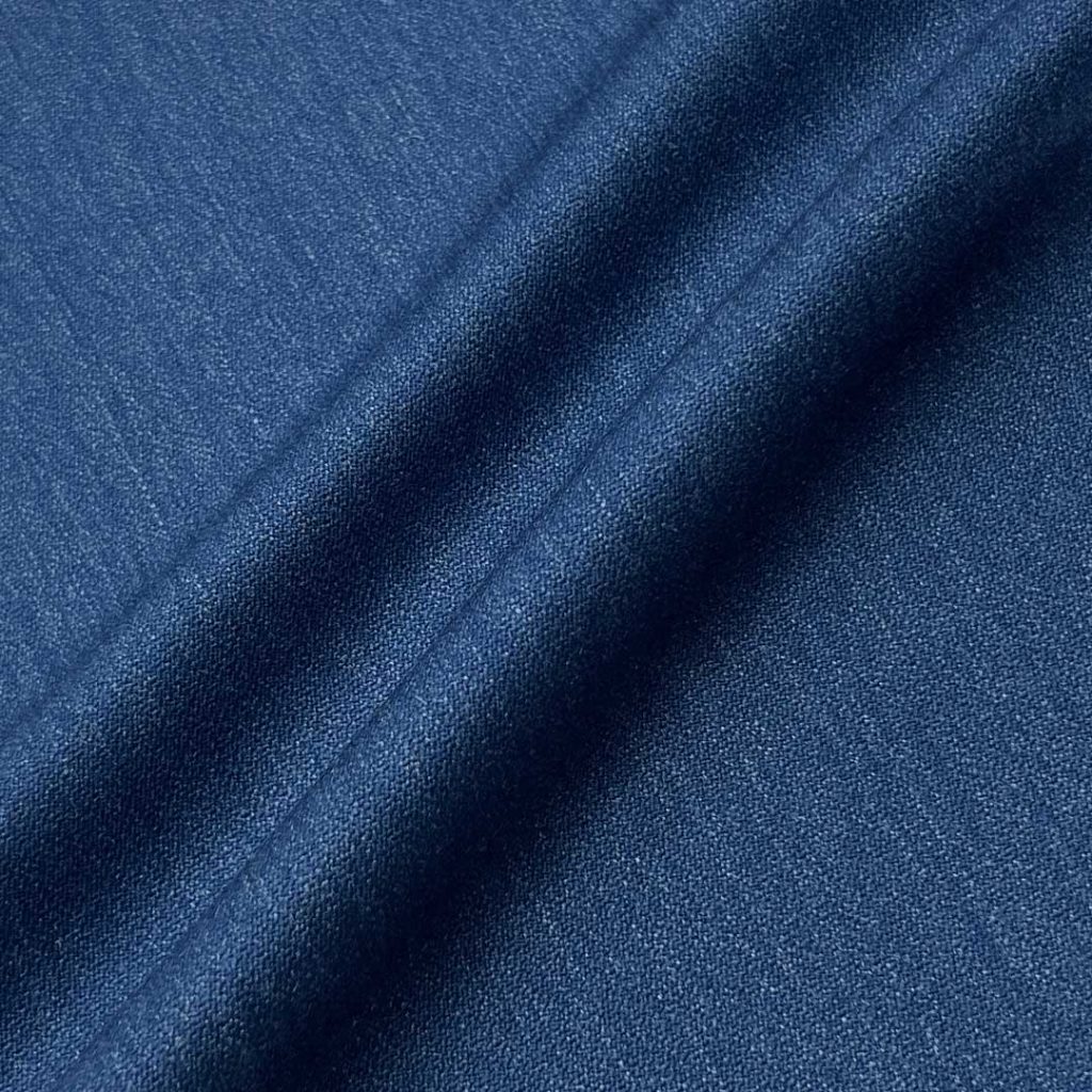 380g/m (7.5oz) 82% Polyester 18% Viscose Suit Glossy Crisp Hand Feel Fabric Blazer 31655